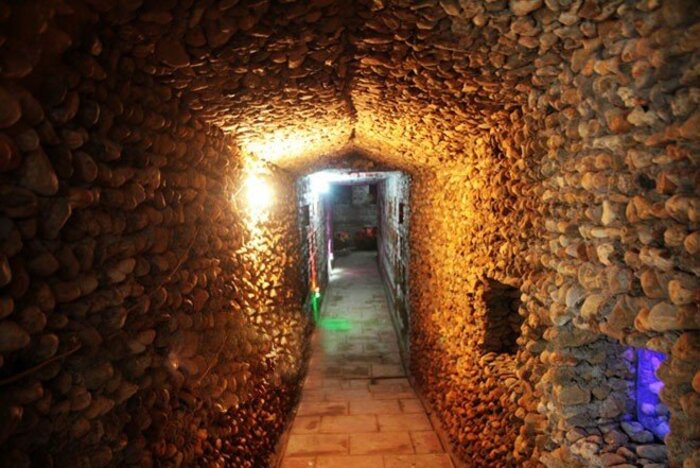 Đường dẫn vào hầm rượu của HTX Núi Ông Vệ