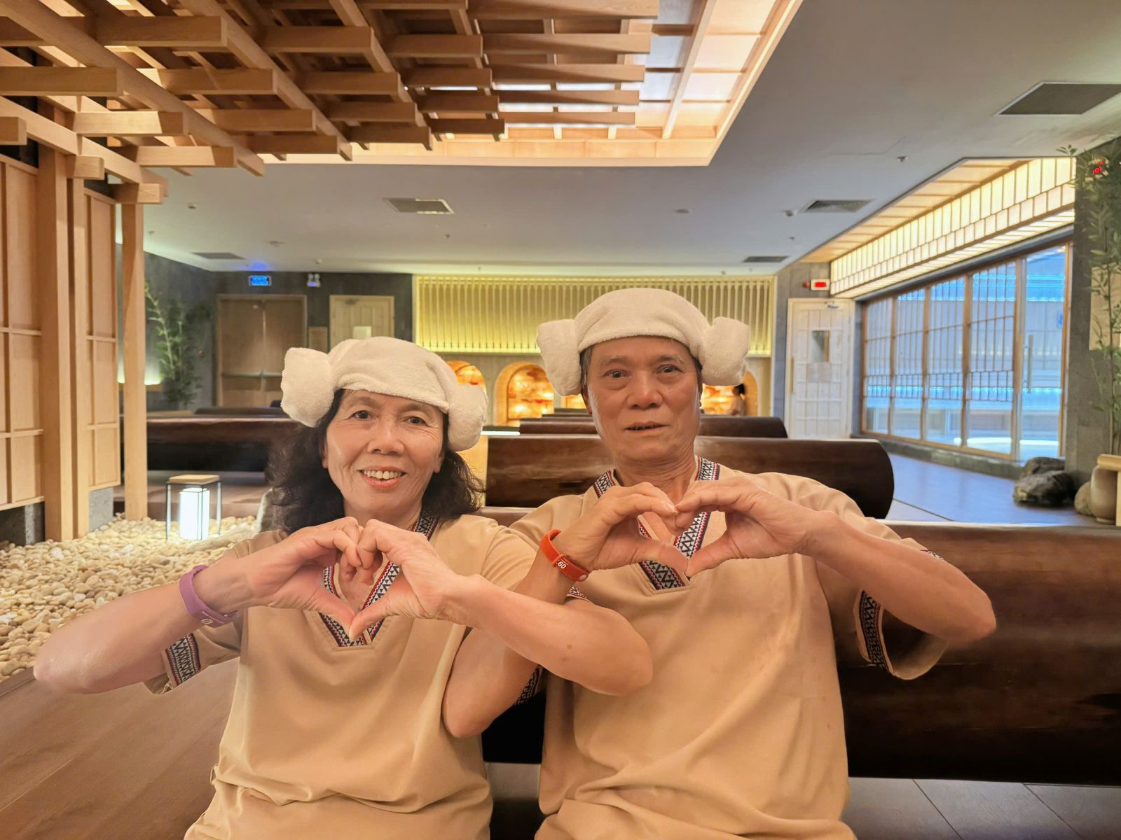 Vợ chồng ông Mạnh (79 tuổi) tận hưởng trọn vẹn tuổi vàng bên nhau 