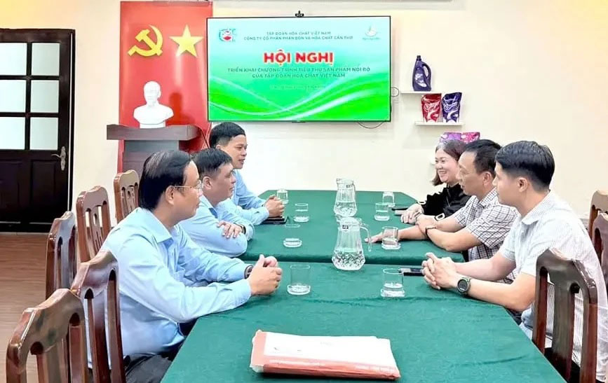 Phân bón Miền Nam và Hoá chất Cần Thơ tăng cường hợp tác tiêu thụ sản phẩm nội bộ