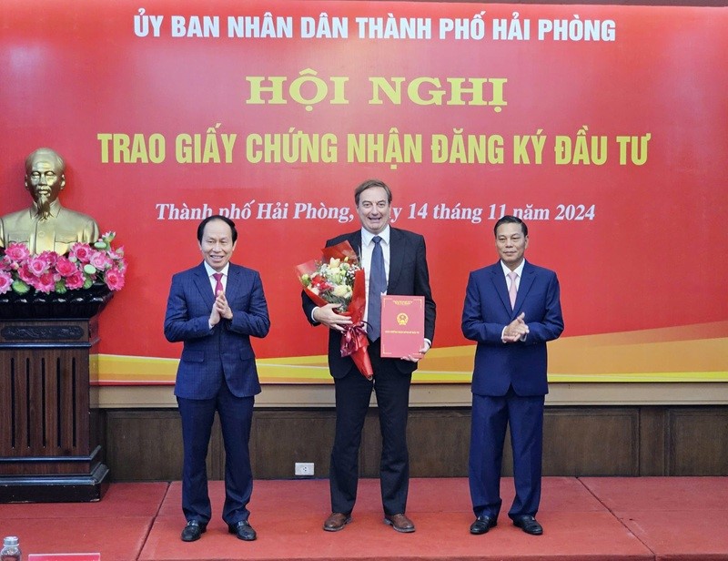 Hải Phòng trao chứng nhận đầu tư cho 12 dự án, tổng vốn 1,8 tỷ USD