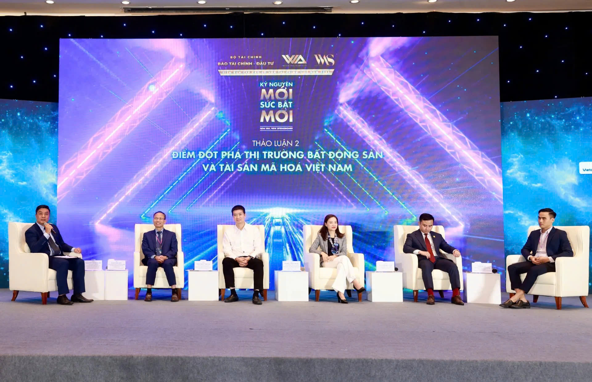 Diễn đàn VWAS 2025 thảo luận về trung tâm tài chính quốc tế và cơ hội đầu tư mới